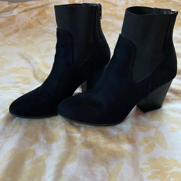Above ankle black boots - Picture 1 of 3